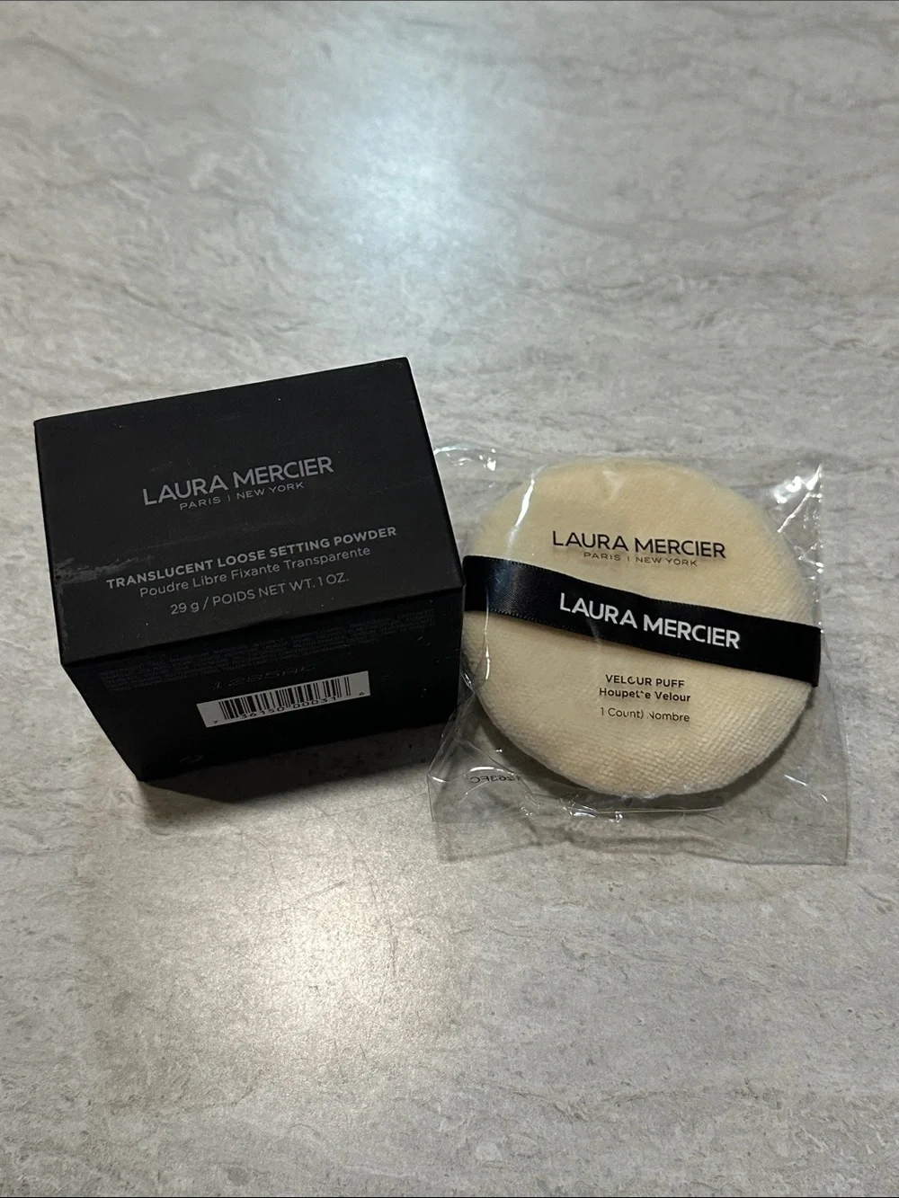 laura mercier Translucent Loose Setting Powder with Cream Velour Puff